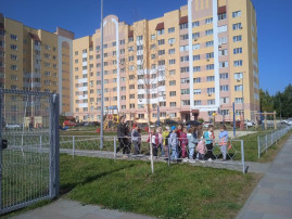 Пешая прогулка за территорию детского сада Пешая прогулка за территорию детского сада.